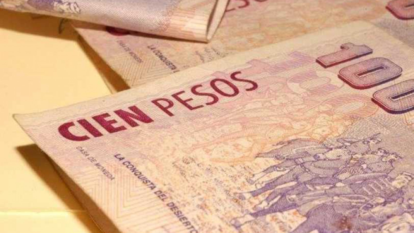 Los activos cobran este sábado por cajero y el lunes por el banco